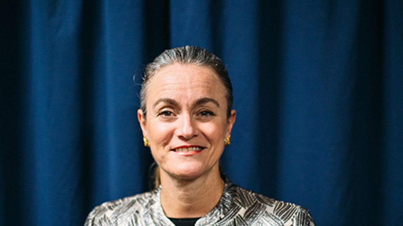 Liliana Ferrer holding an award