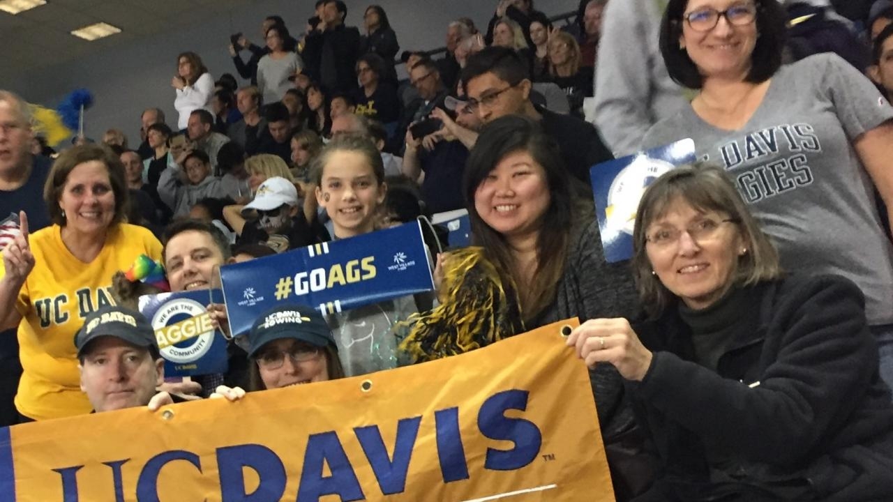 Group photo of Aggies holding up UC davis signs.