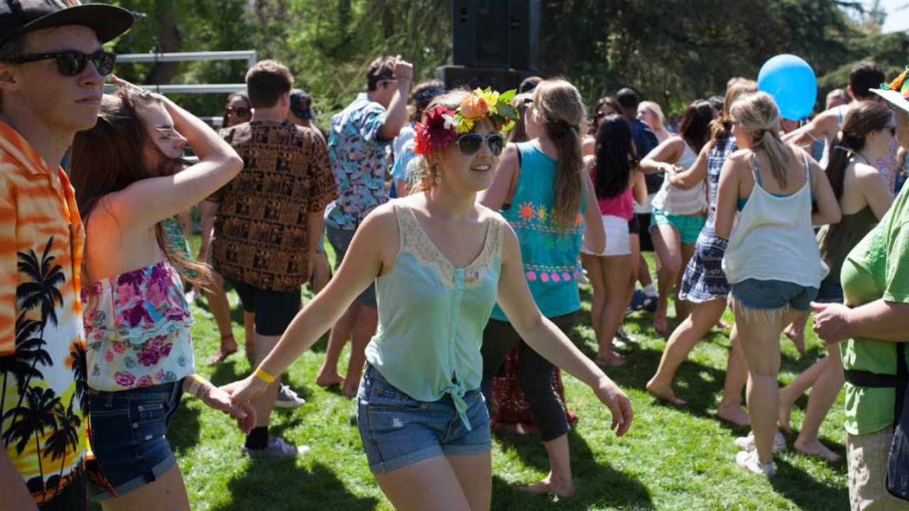 Students at picnic day 